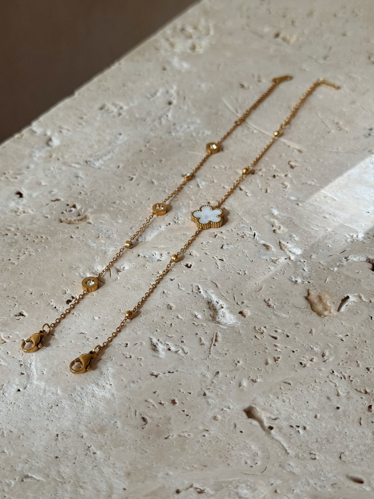 Luna Clover Bracelet in Gold | Delicate Mother of Pearl Charm