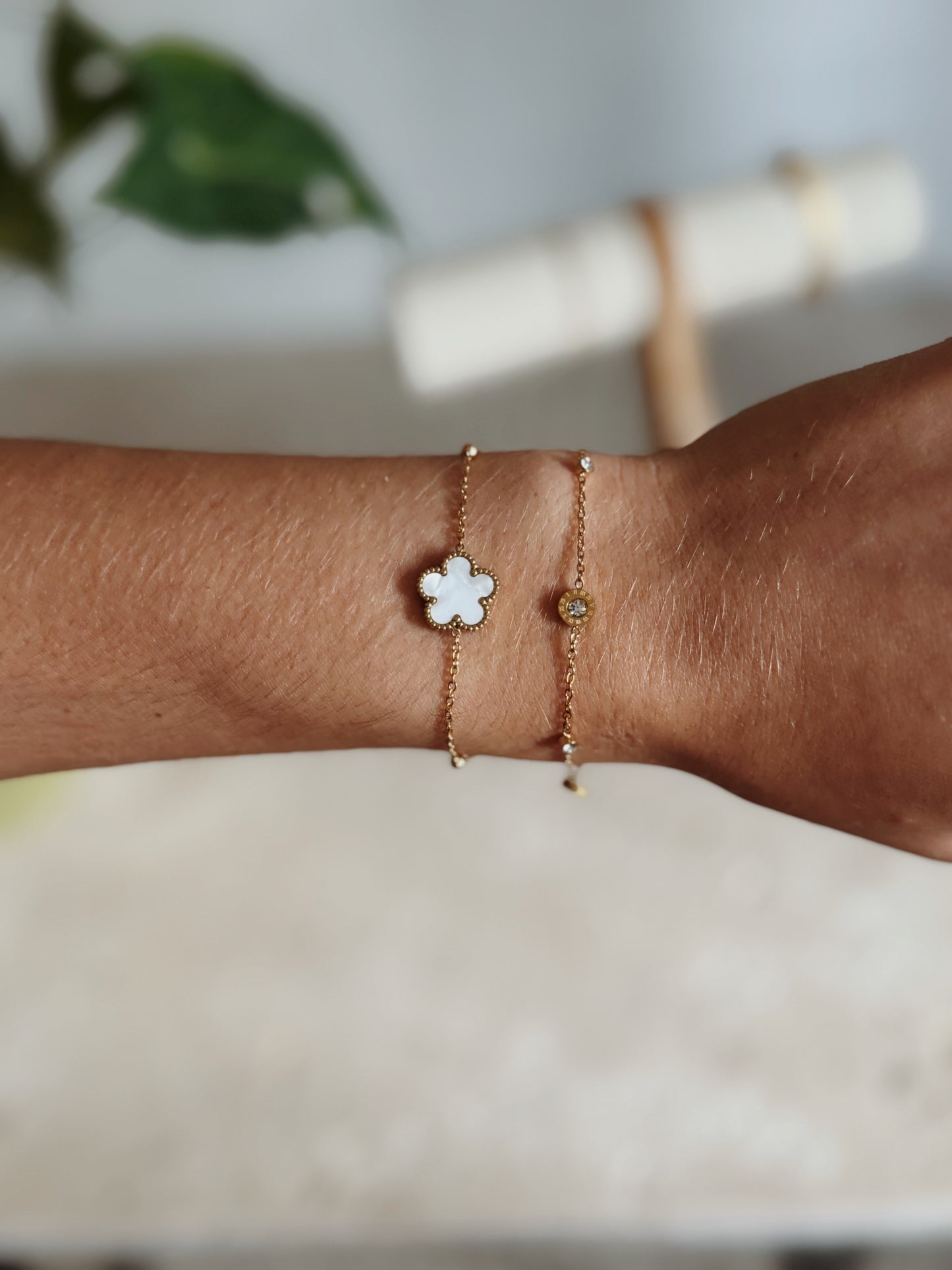 Luna Clover Bracelet in Gold | Delicate Mother of Pearl Charm