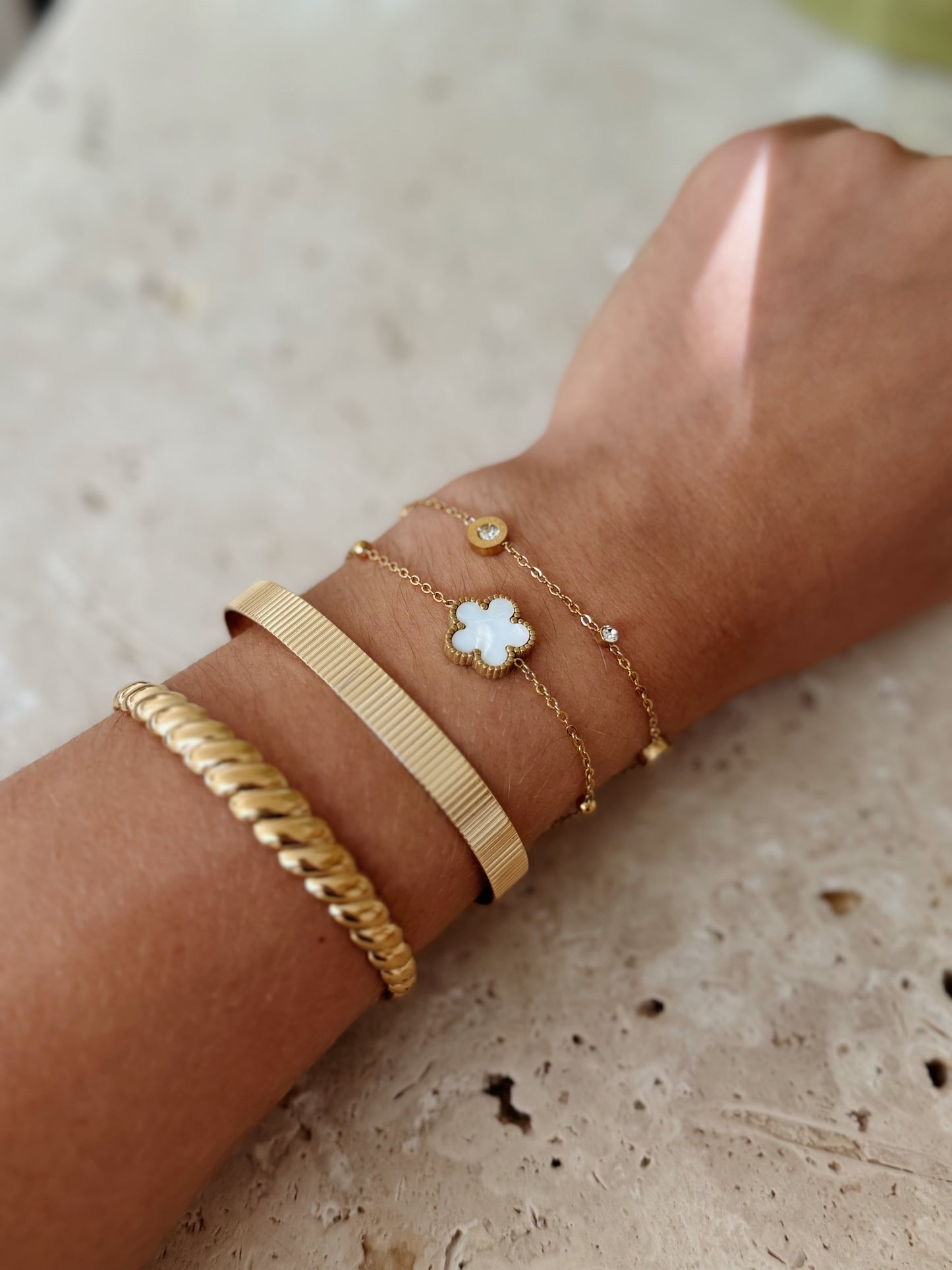 Luna Clover Bracelet in Gold | Delicate Mother of Pearl Charm